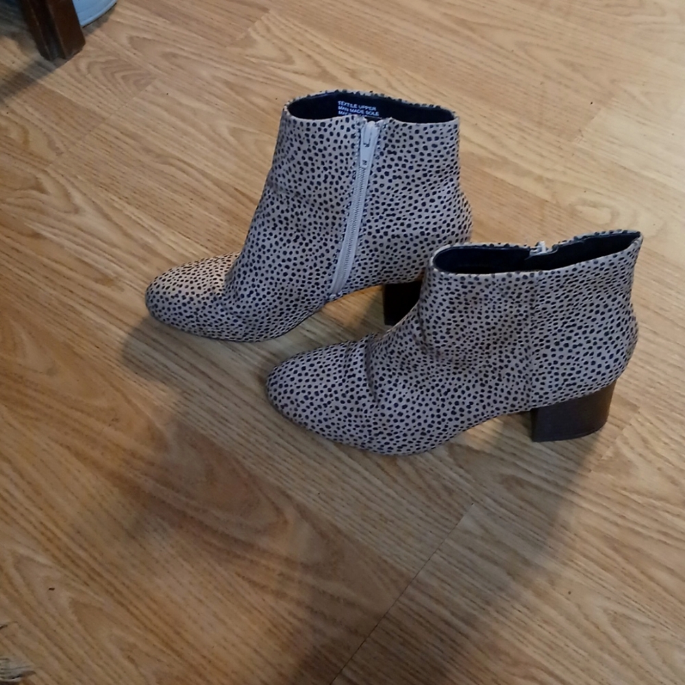 Spotted geicko styled ankle boots with heel